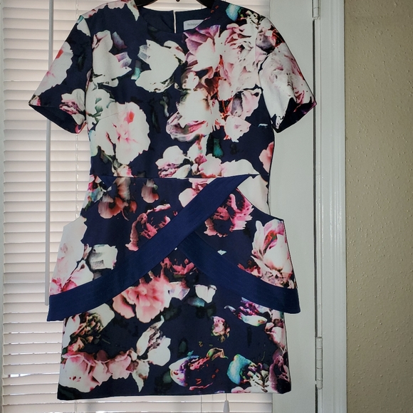 Finders Keepers Mini Dress Back slit Medium - Picture 1 of 15